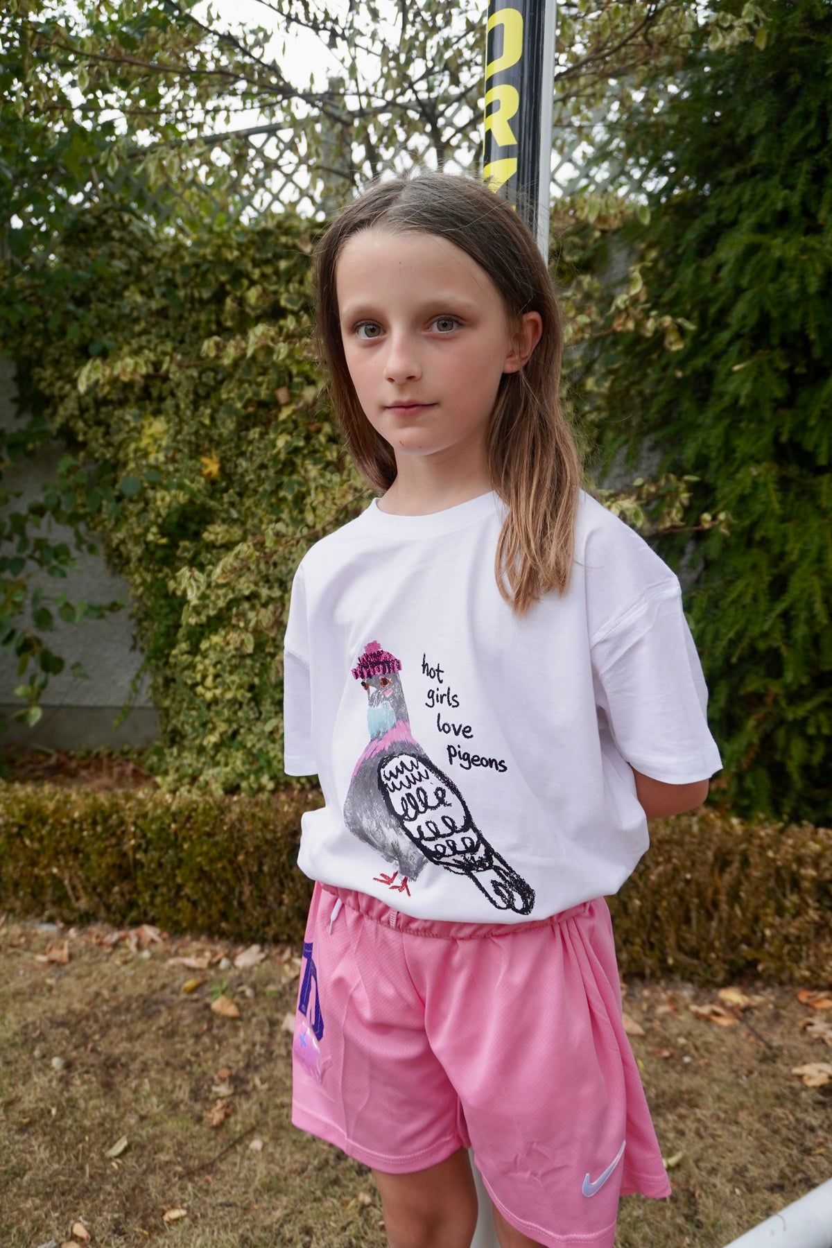 ‘hot girls love pigeons’ tee