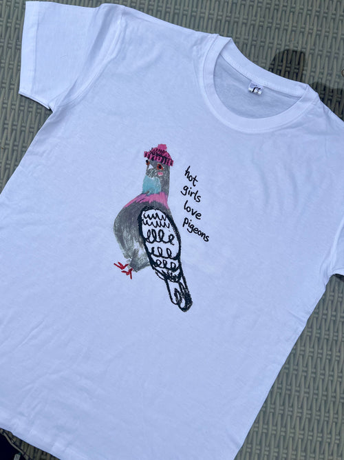 ‘hot girls love pigeons’ tee