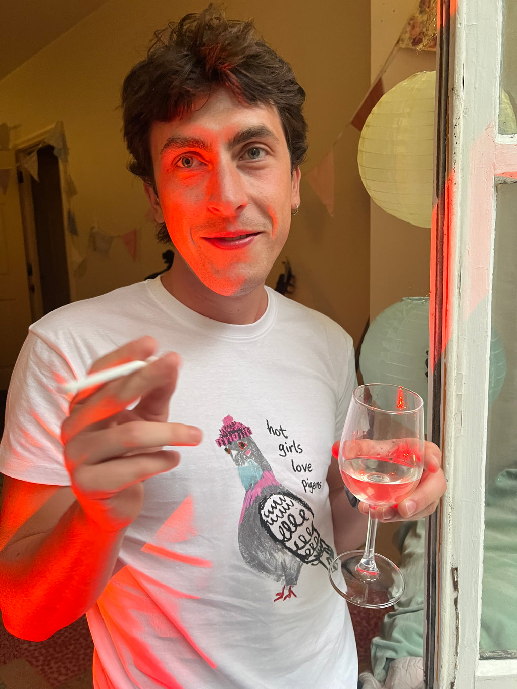 ‘hot girls love pigeons’ tee