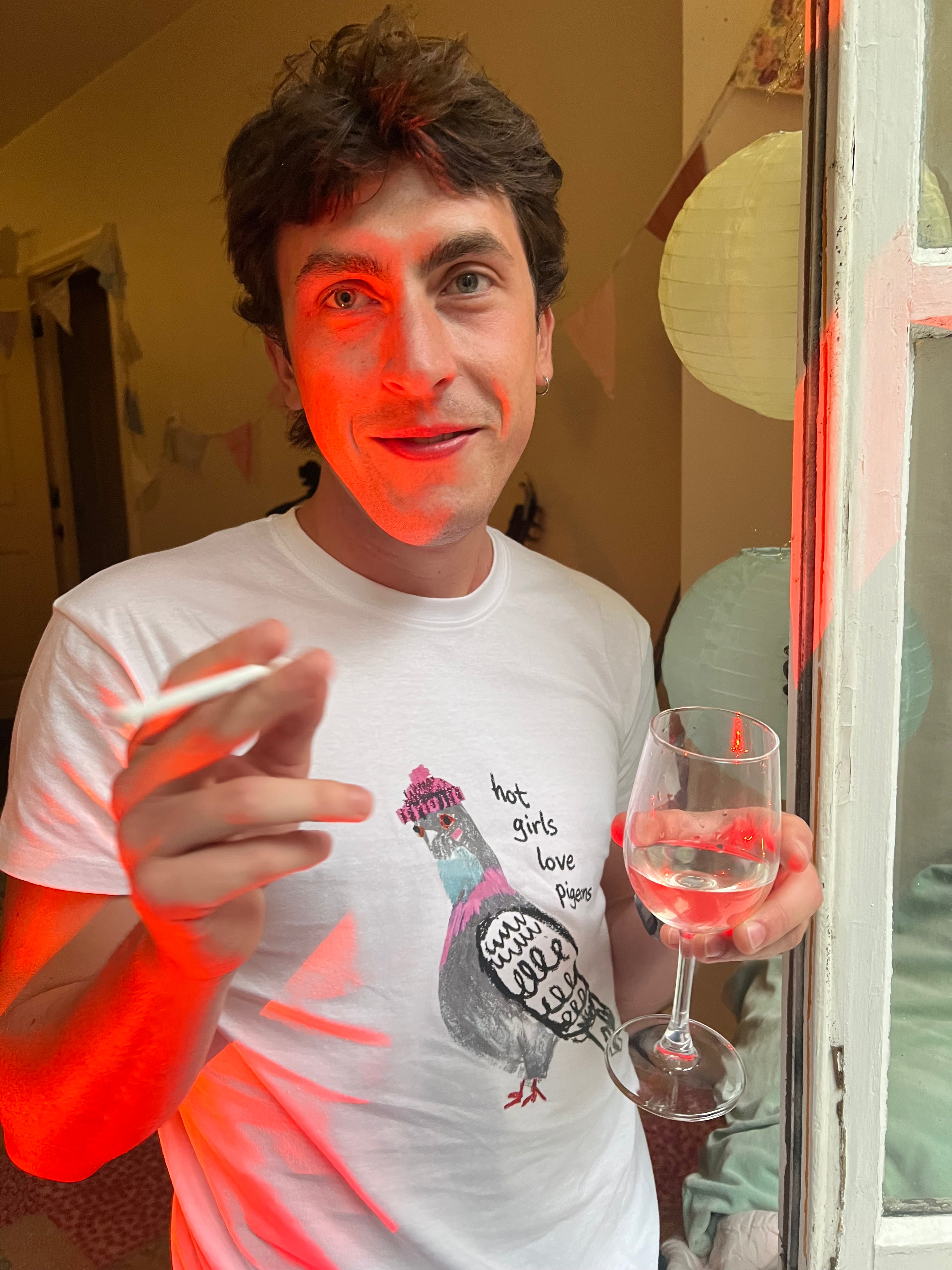 ‘hot girls love pigeons’ tee